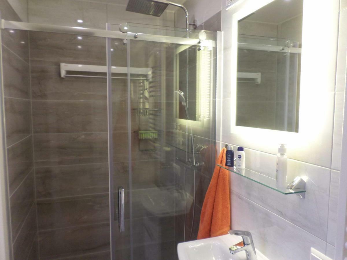 1 Zi. Apartment Naehe Flughafen/Messe Stuttgart 24H Waldenbuch Bagian luar foto